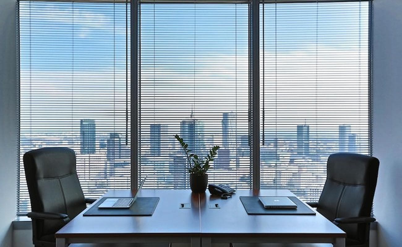 Biuro serwisowane Warszawa Wola – Ranking, Ceny i Lokalizacje 2026